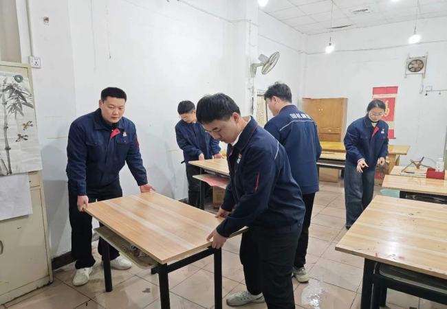 傳承雷鋒精神，勇于奉獻(xiàn)擔(dān)當(dāng)